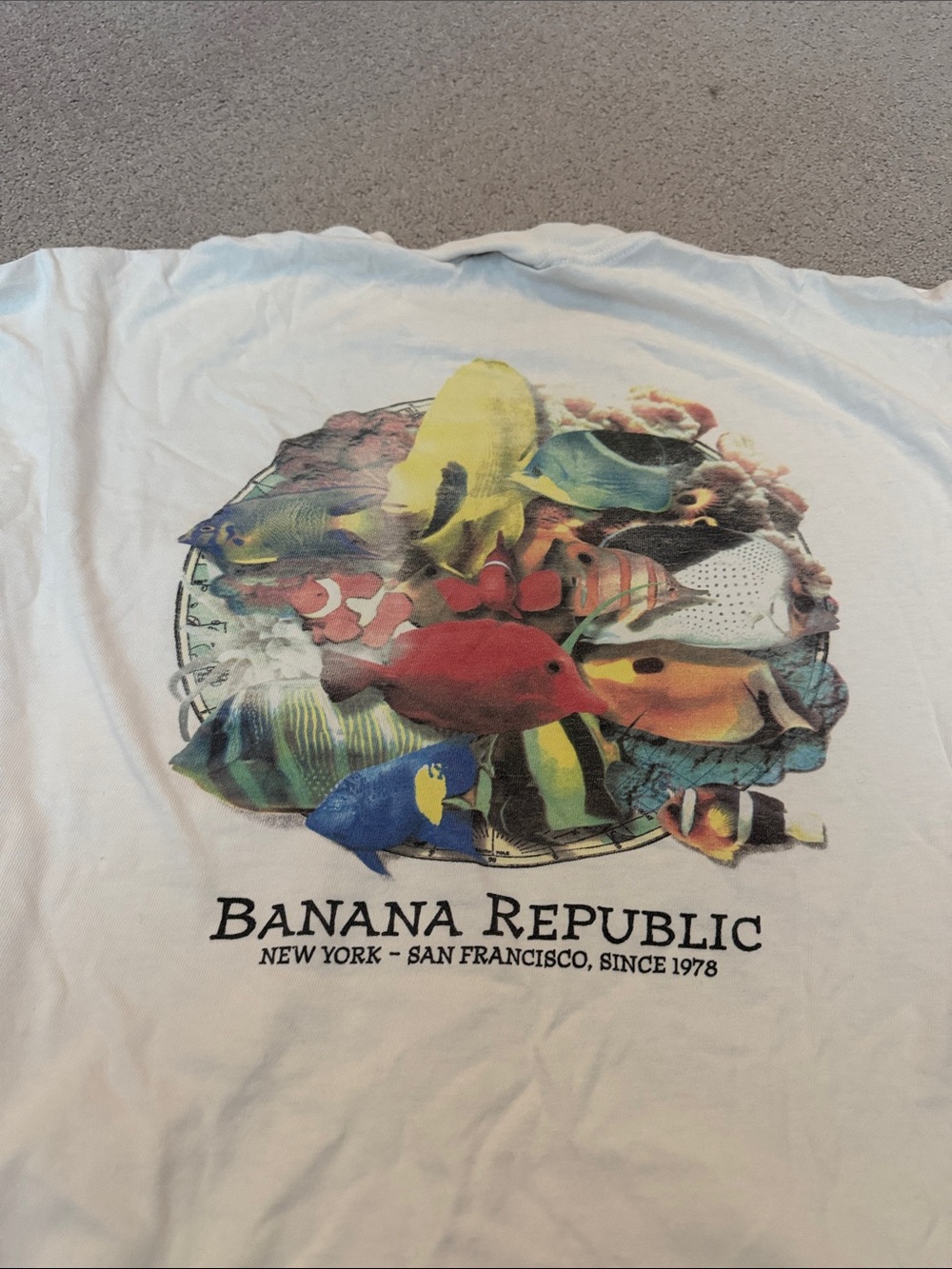 Vintage Banana Republic White Short-Sleeve Pocket Tee with Fish Graphic Sz Small